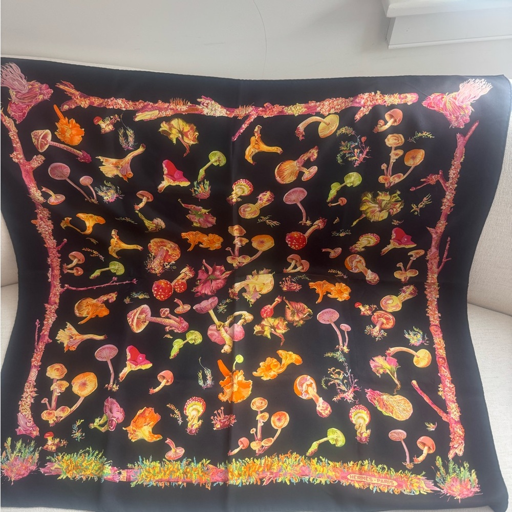 Hermes As New Classic Collector's Item  Mushroom Design